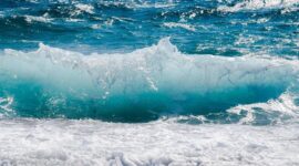 Ombak malam Laut Sulawesi tenang pascagempa Bitung 5,7M yang aman dari tsunami. (Pixabay.com/dimitrisvetsikas1969)